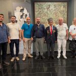 Türkiye Yazarlar Birliği İzmir Şube Başkanı ve diğer katılımcılar Bergama Müzesi'ni Gezdi